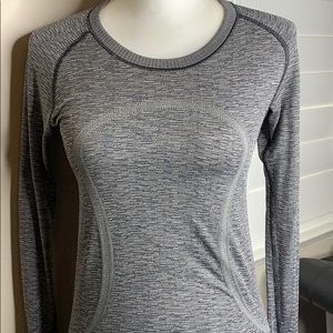long sleeve lululemon workout shirt